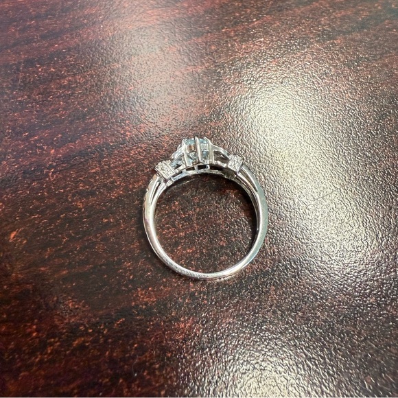 Avon March birthstone Blue Topaz  Ring in Silvertone - Picture 7 of 7